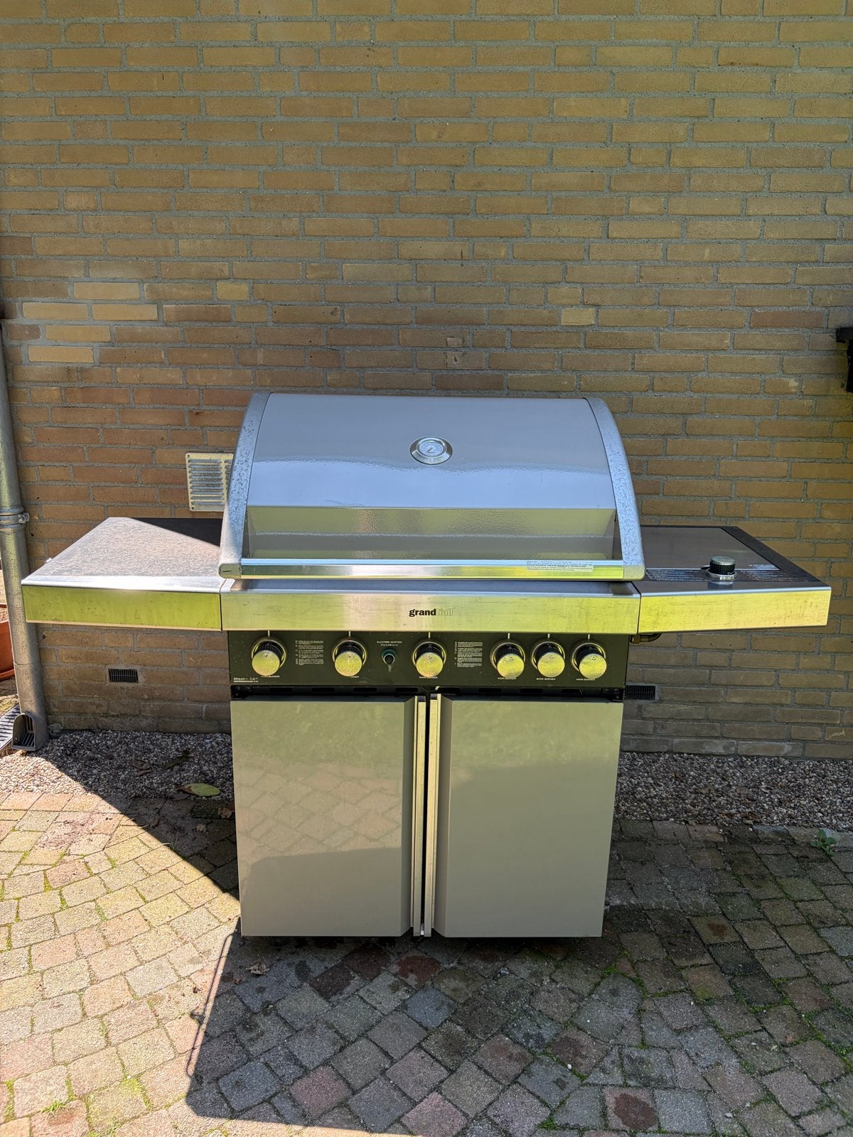Grandhall Maxim 427 Gasbarbecue + Gasfles + Zijbrander, Ophalen, Gebruikt