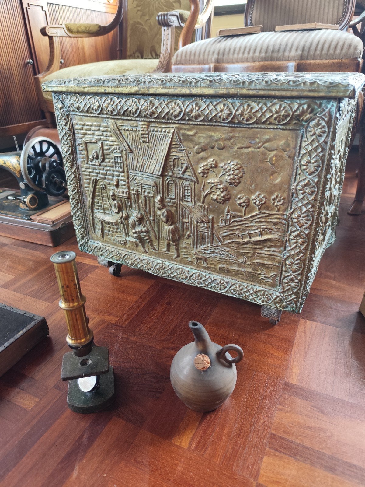 Antieke Koperen Kist met Reliëfdecoratie, Antiek en Kunst, Ophalen, Koper