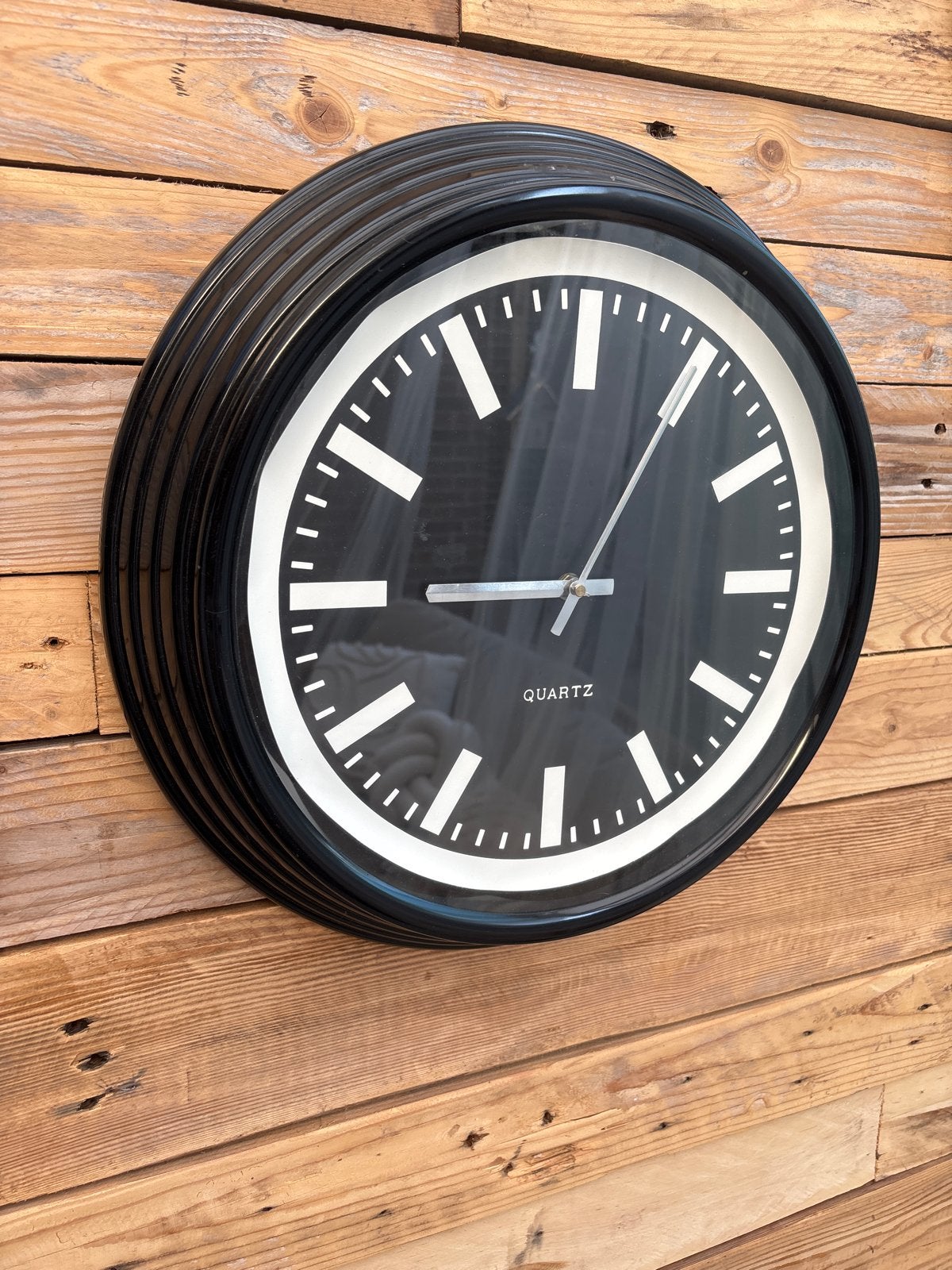 Grote zwarte wandklok - Quartz uurwerk, Ophalen of Verzenden