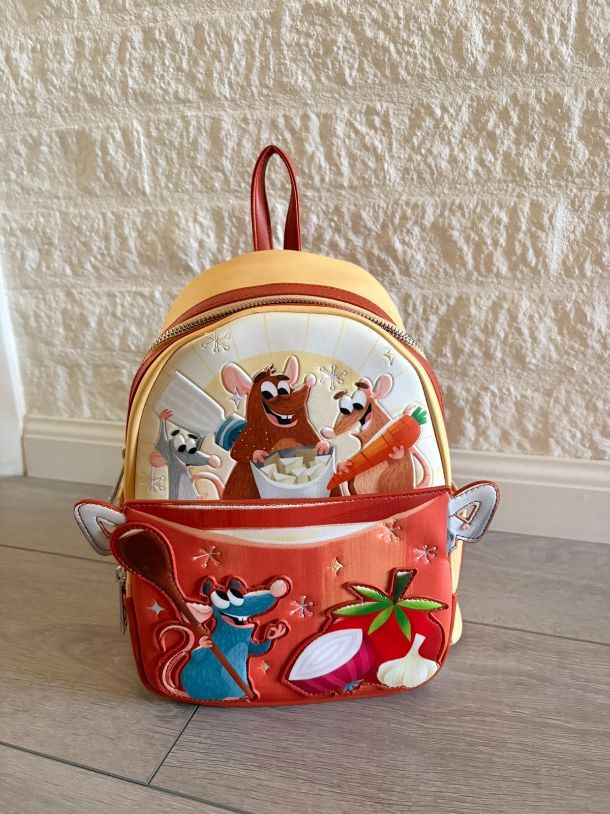 Disney loungefly ratatouille rugtas, Verzamelen, Disney, Zo goed als nieuw, Overige typen, Overige figuren, Ophalen of Verzenden