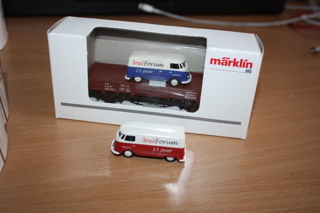 Marklin 3rail 4424.041 Lageboordwagen met vw busjes, Wisselstroom, Wagon, Ophalen of Verzenden, Zo goed als nieuw