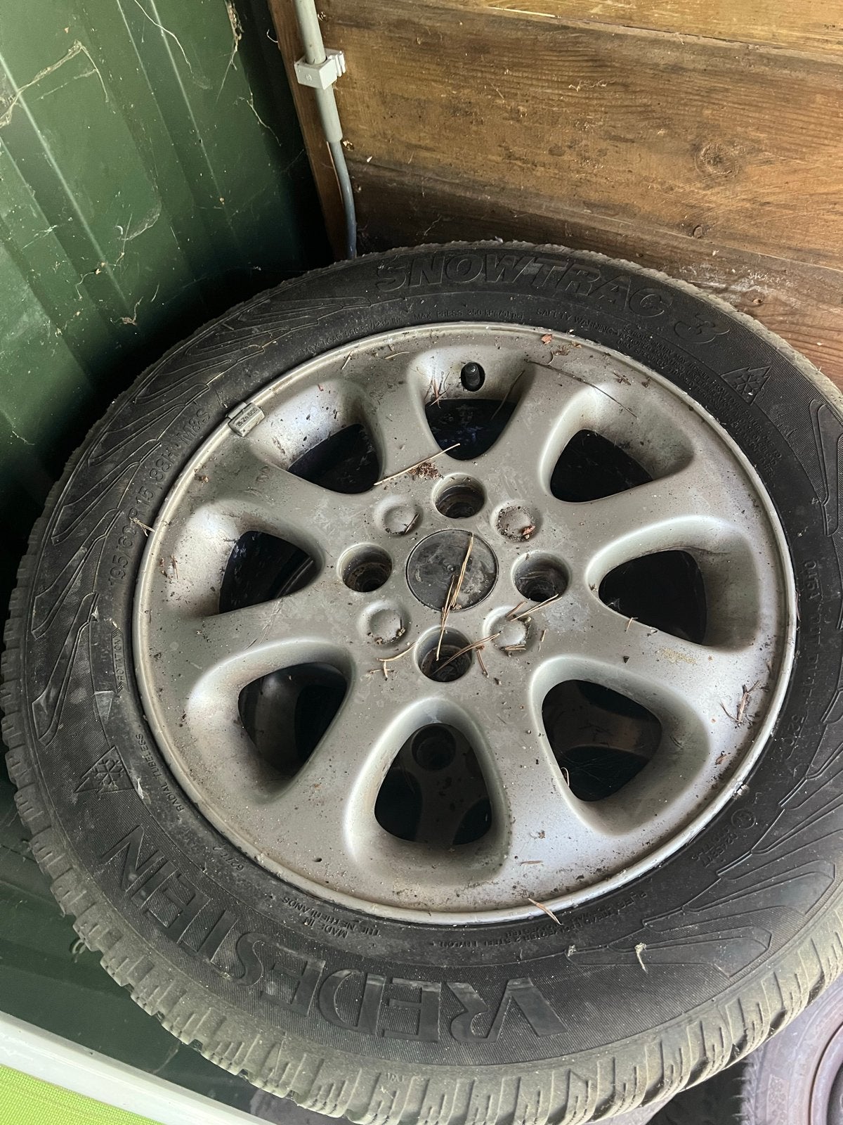 Vredestein Snowtrac 4 winterbanden met velgen 195/60 R15, Auto-onderdelen, Banden en Velgen, Gebruikt, 15 inch, Banden en Velgen