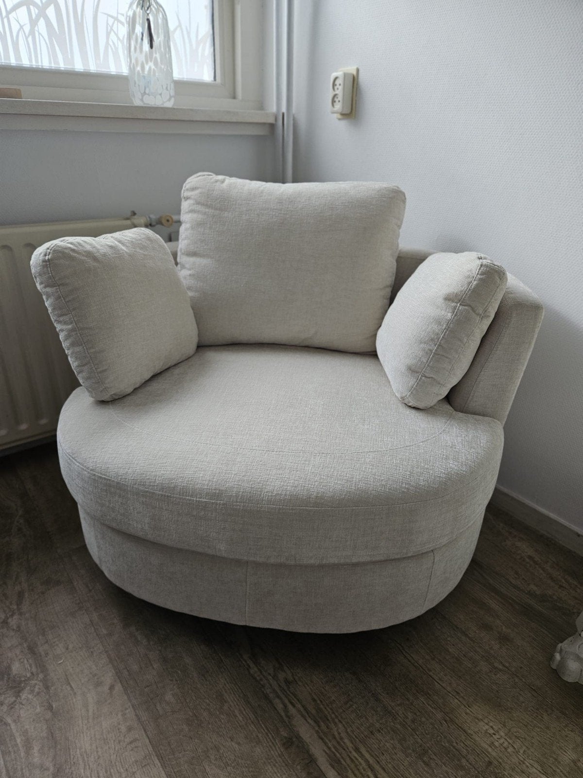 Comfortabele draaifauteuil met opbergpoef, Ophalen, Modern, Comfortabel, Nieuw, 75 tot 100 cm