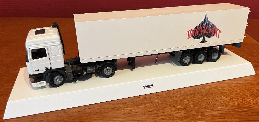 miniatuur vrachtauto's DAF (groep 1), Hobby en Vrije tijd, Modelauto's | 1:50, Ophalen of Verzenden, Zo goed als nieuw, Bus of Vrachtwagen