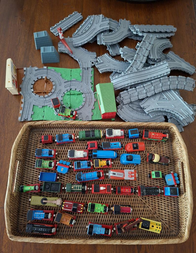 Thomas de trein (mini) 42 stuks + extra's in nieuwstaat, Ophalen, Zo goed als nieuw
