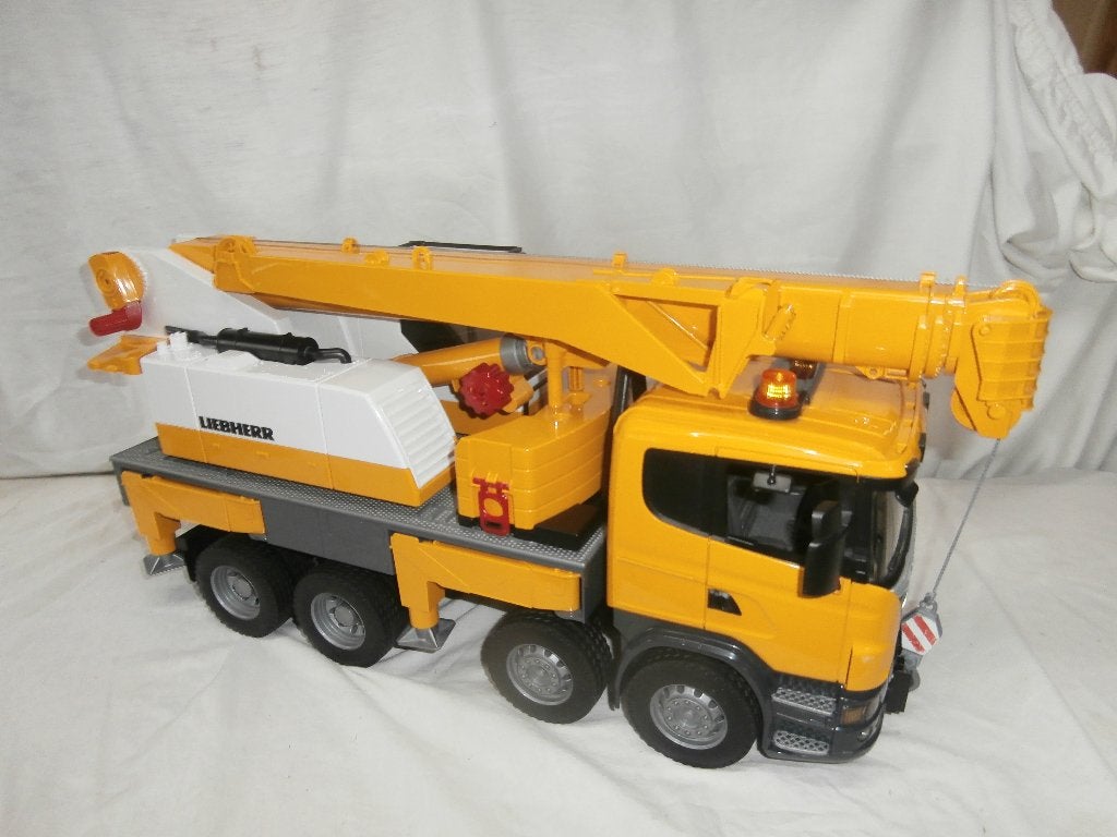 Bruder Scania R-560 truck met Liebherr kraan (nieuwstaat), Ophalen, Zo goed als nieuw