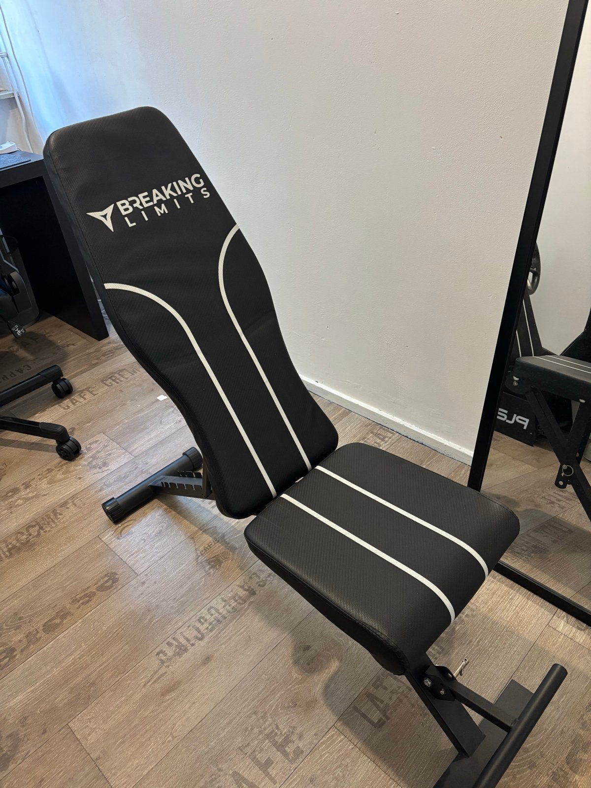 Verstelbare fitnessbank Breaking Limits, Ophalen, Krachtstation, Armen, Zo goed als nieuw