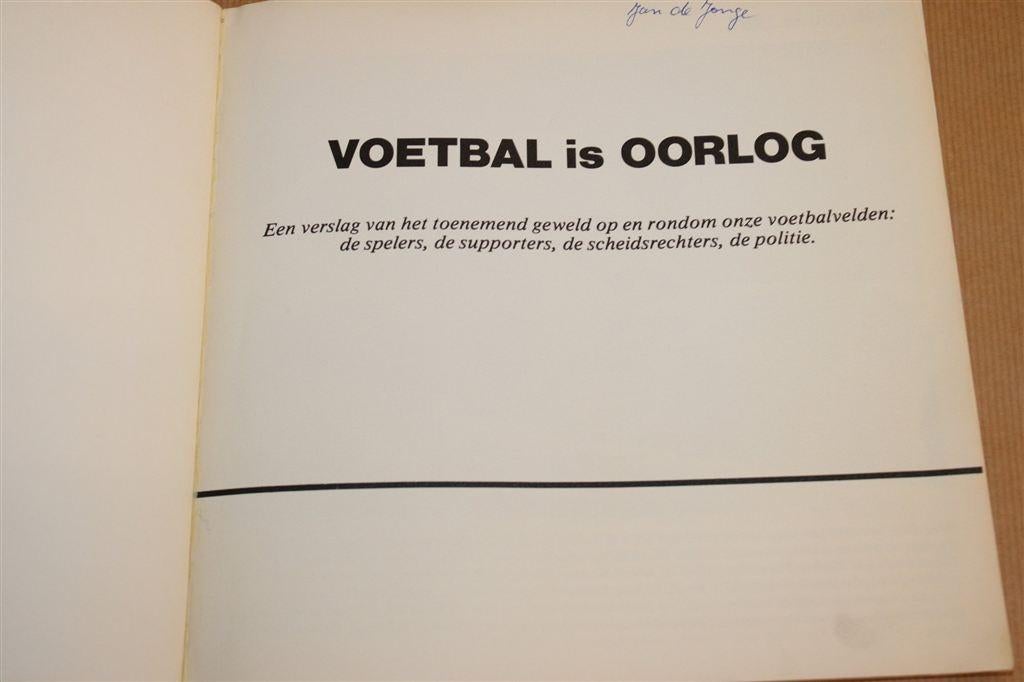 Voetbal is Oorlog [Geweld op en rond de Velden — 1976], Ophalen of Verzenden, Gelezen, Watersport en Hengelsport