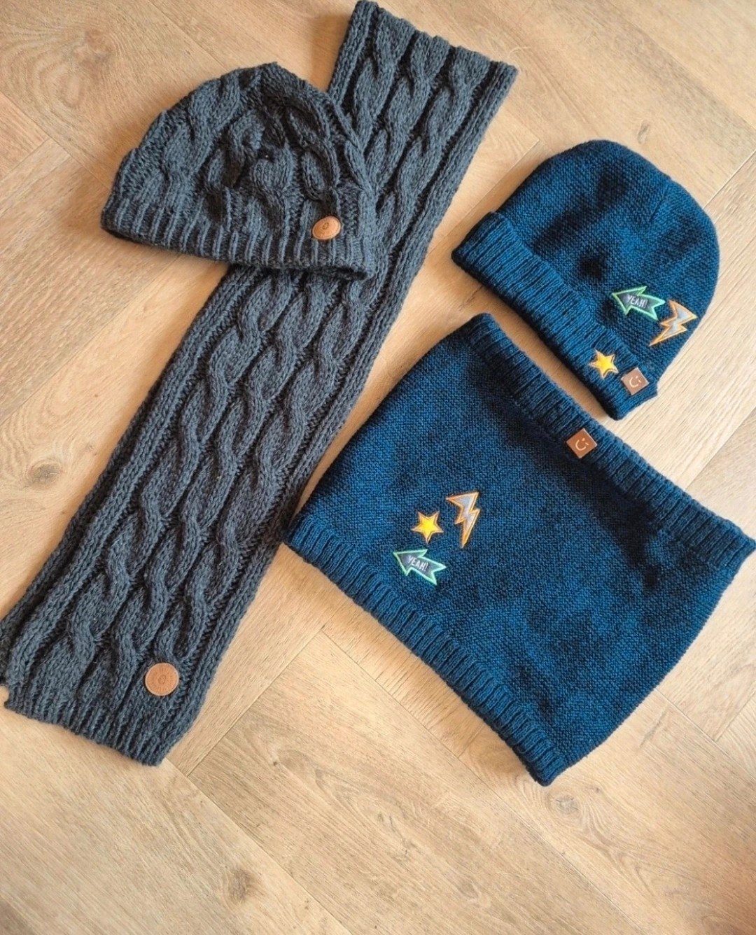 winterset muts en sjaal 2x, Gebruikt, Setje, Jongen of Meisje, Barts