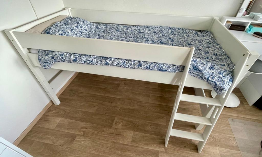 TE KOOP: witte massief beuken halfhoogslaper met lattenbodem, Ophalen, Eenpersoons, Minder dan 160 cm, Zo goed als nieuw