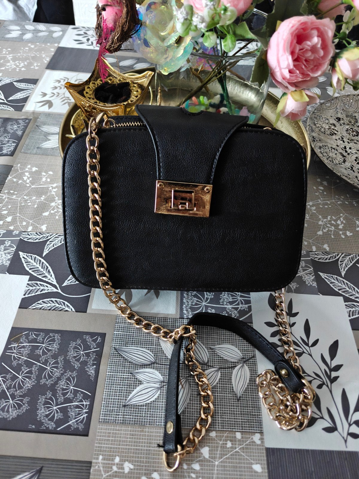 Nieuwe Zwarte Tas met Gouden Ketting en Sluiting, Ophalen of Verzenden, Nieuw, Zwart, Avondtasje