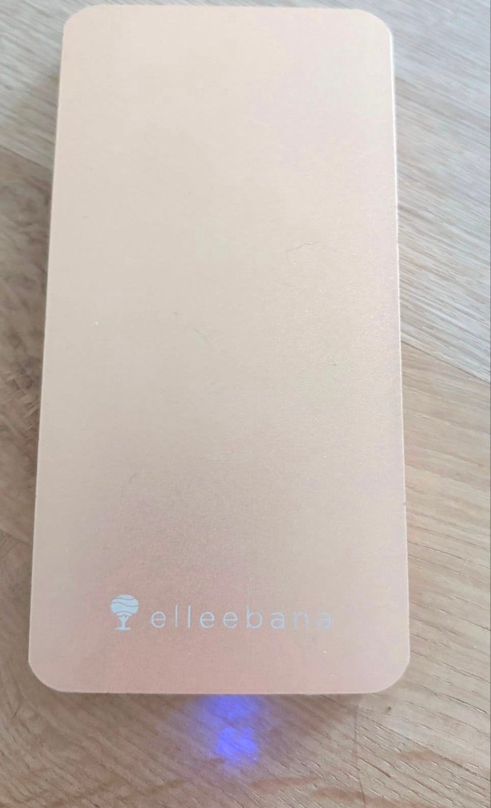 Elleebana powerbank, Ophalen of Verzenden, Zo goed als nieuw