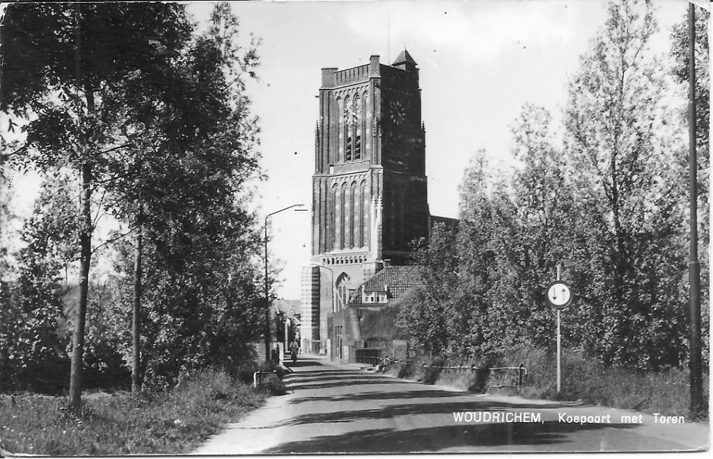 Woudrichem Koepoort met Toren., Verzamelen, Ansichtkaarten | Nederland, Ophalen of Verzenden, 1960 tot 1980, Gelopen, Utrecht