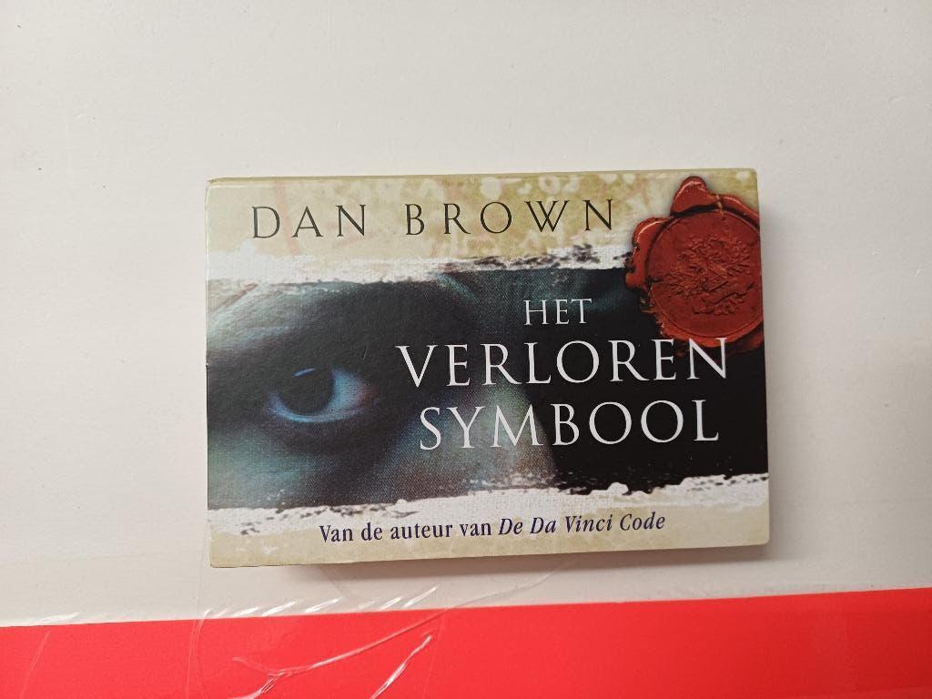 Boekje Dwarsligger nr 50 - Dan Brown - Het Verloren Symbool, Ophalen of Verzenden, Gelezen