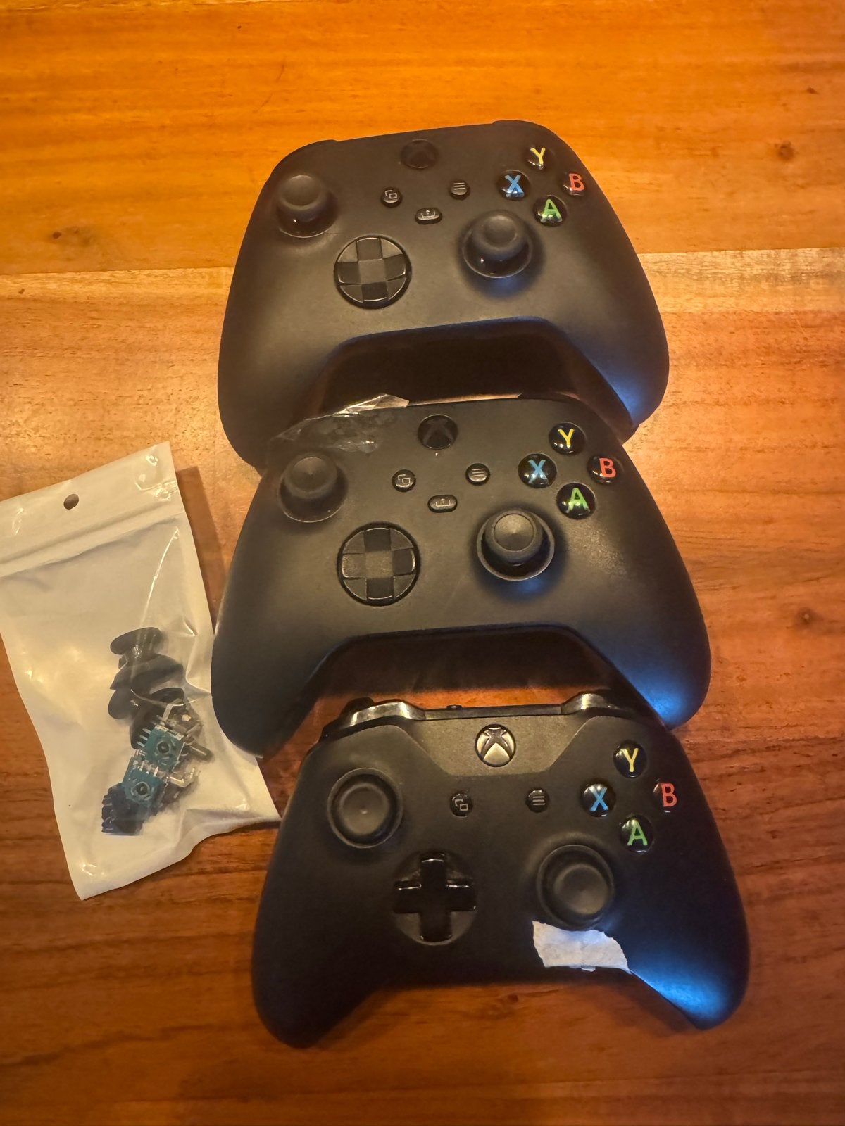 3 Xbox controllers met stick drift (1 reparatiepoging), Ophalen of Verzenden, Niet werkend, Controller, Xbox One