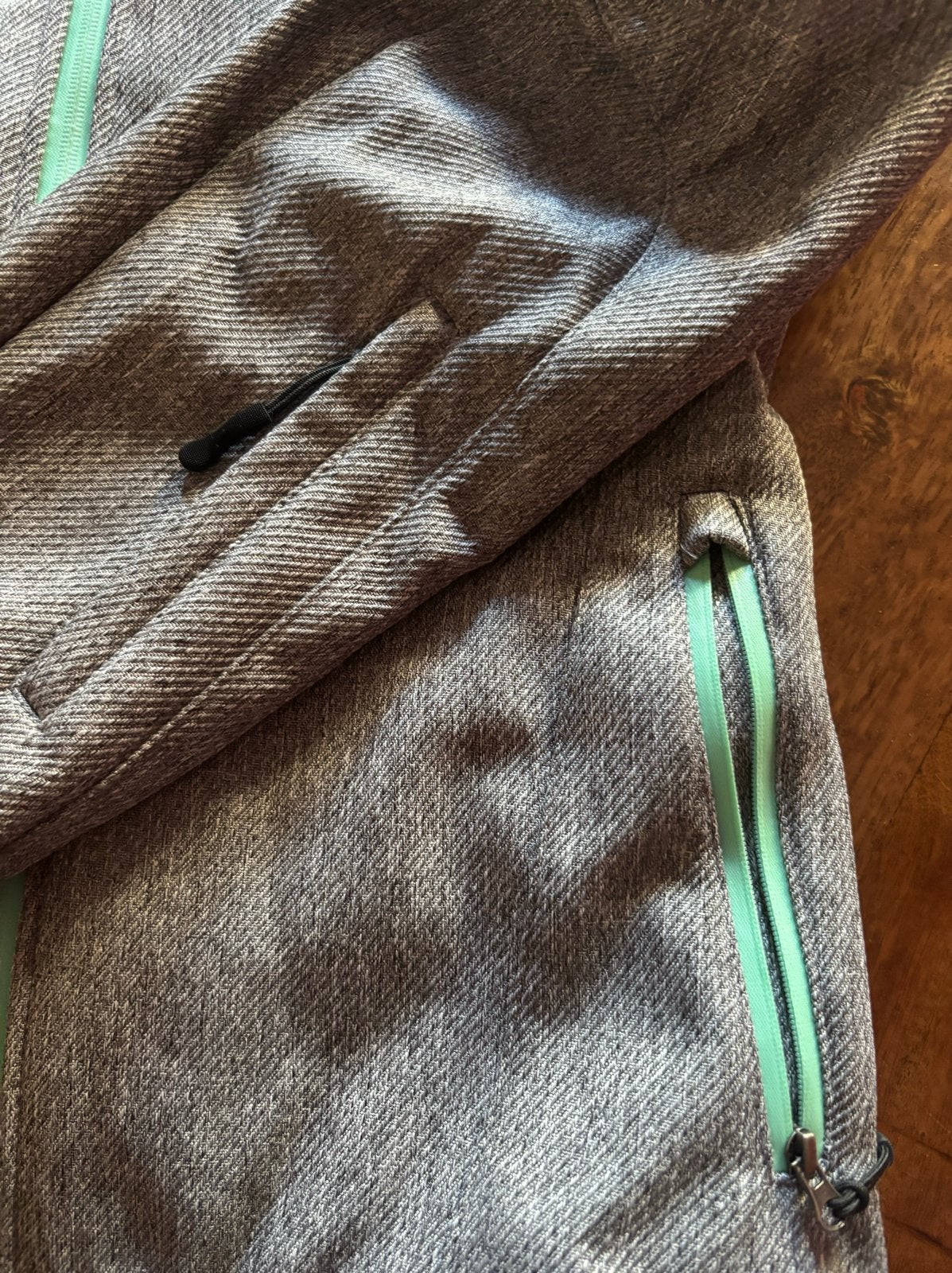 Nieuwe heerlijke  jas met mintgroene accenten, maat L, Ophalen of Verzenden, Nieuw, Maat 46/48 (XL) of groter, Grijs