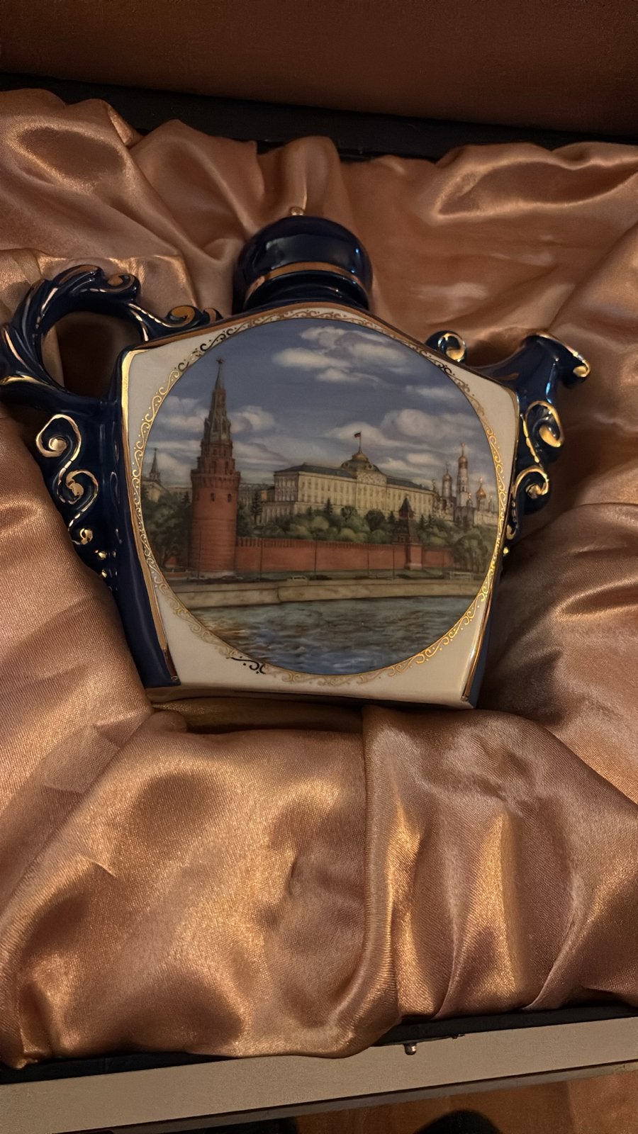 Decoratieve Russische karaf met Kremlin en adelaar, Ophalen of Verzenden
