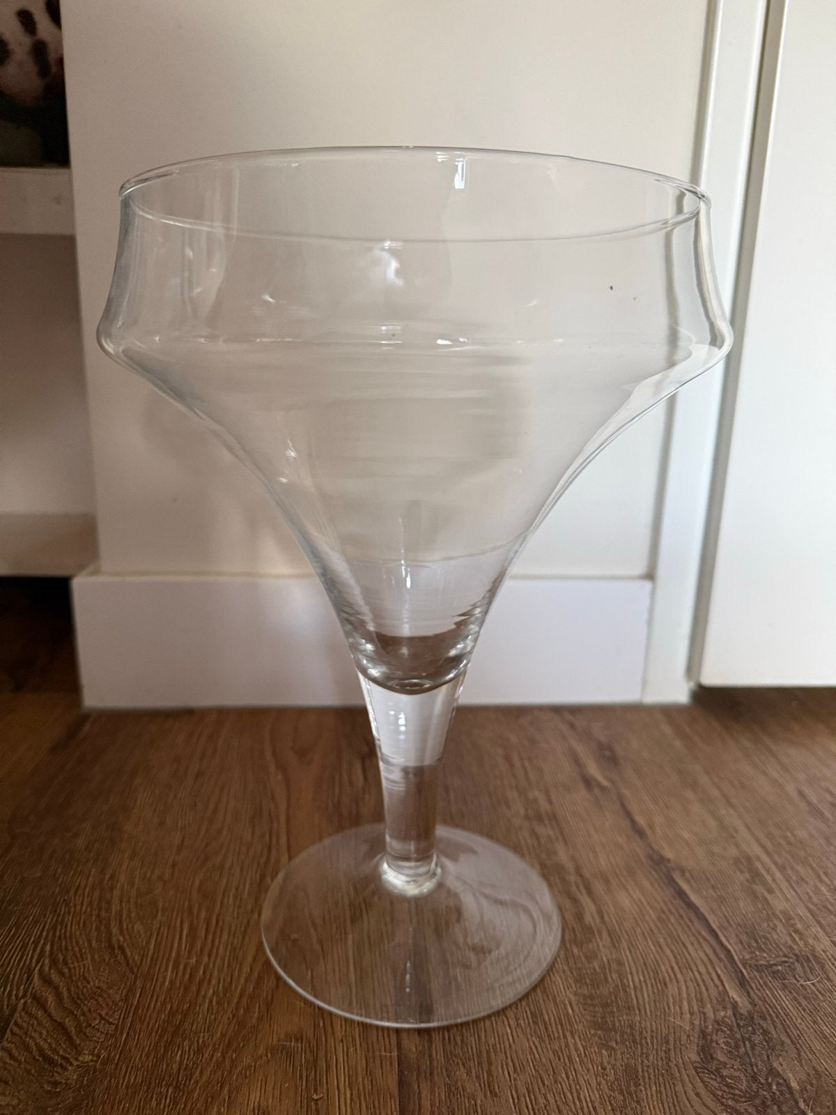 Grote glazen vaas op voet / martiniglas / bokaal, Ophalen of Verzenden