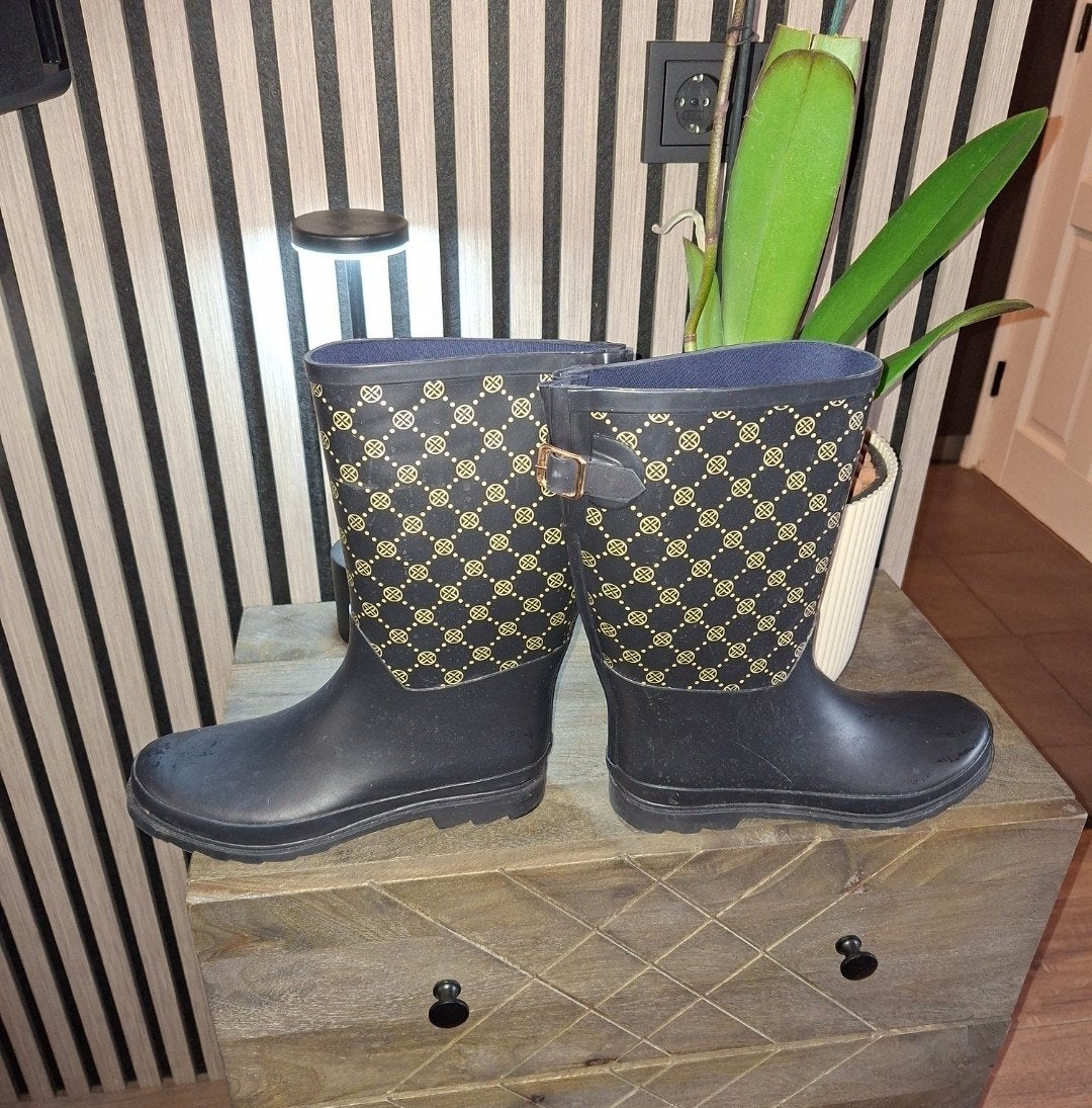 Zwarte regenlaarzen met goudkleurig patroon, Guess, Zwart, Ophalen of Verzenden, Regenlaarzen