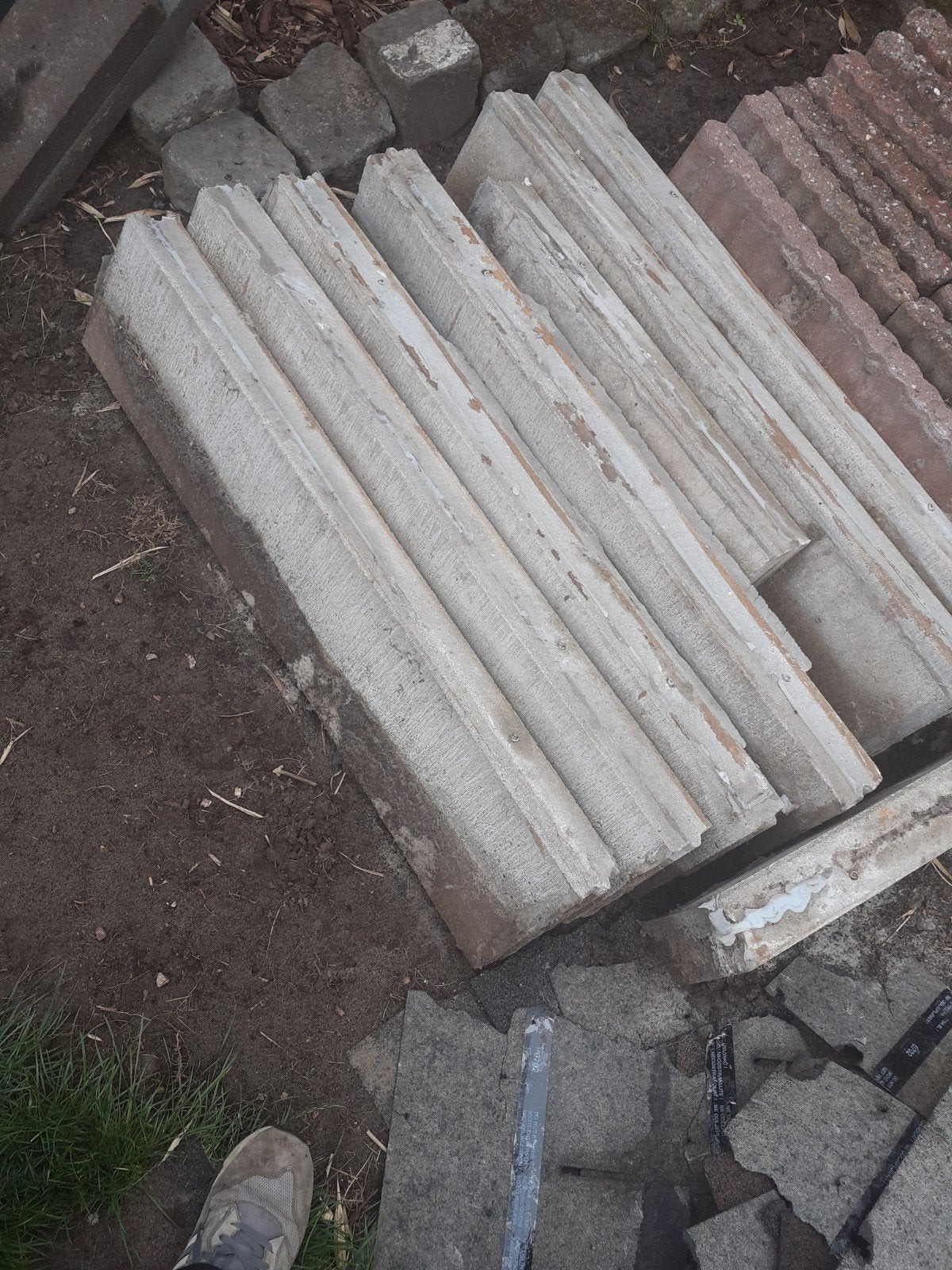 8 hele en een paar halve betonnen bandjes, Tuin en Terras, Tegels en Klinkers, Ophalen, Gebruikt, Minder dan 5 m², Overige typen