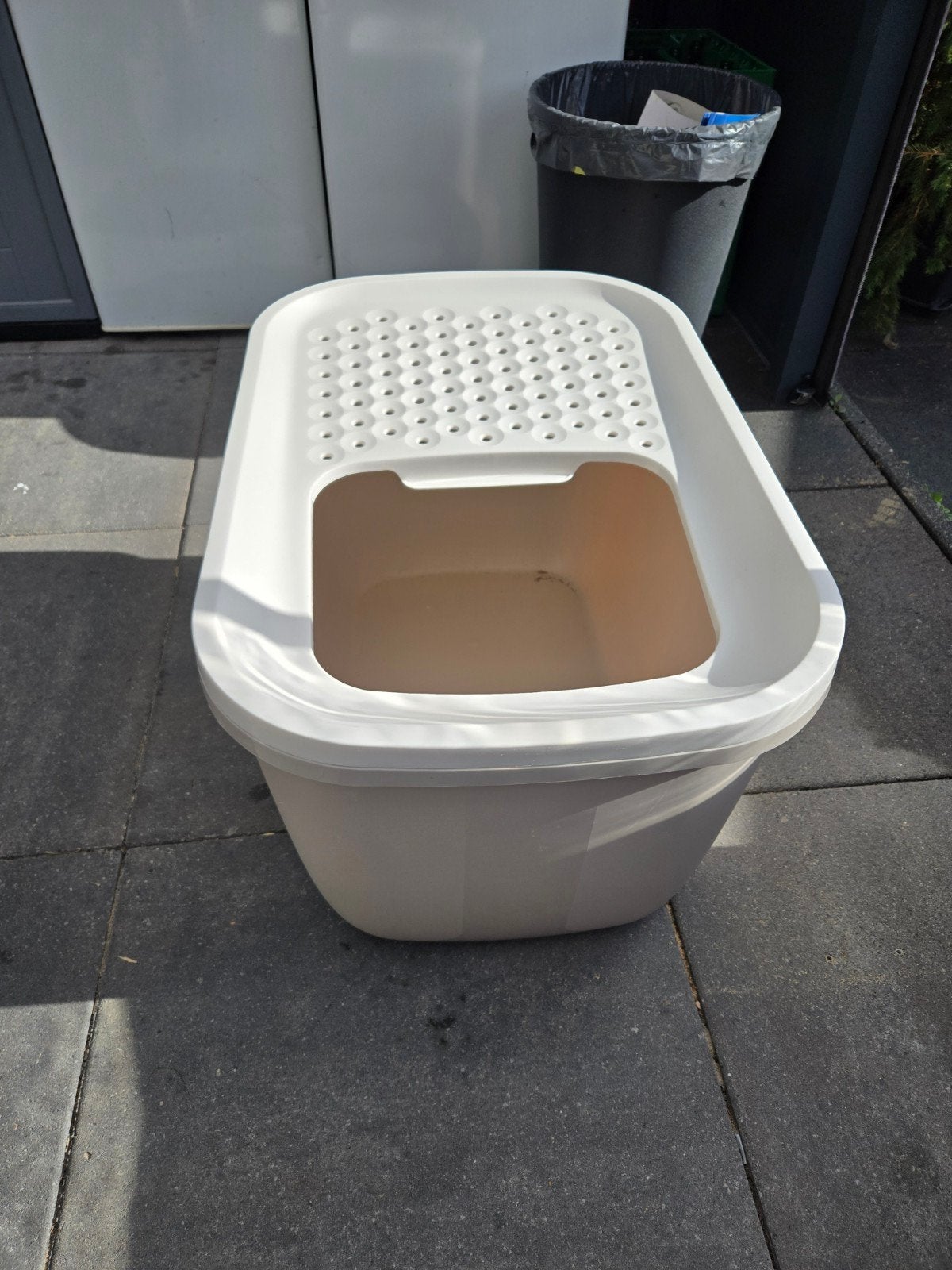 grote kattenbak, Ophalen