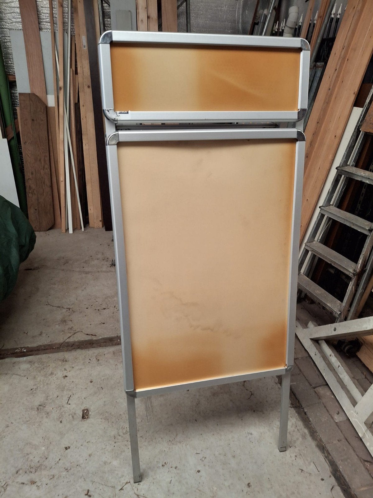 Reclame uitzetbord., Ophalen
