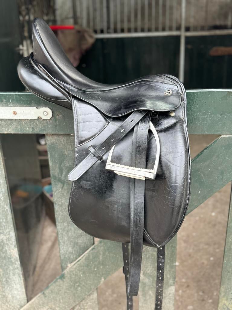 Kieffer Lusitano dressuurzadel 18 inch, Dieren en Toebehoren, Paarden en Pony's | Zadels, Ophalen, Gebruikt, Dressuur