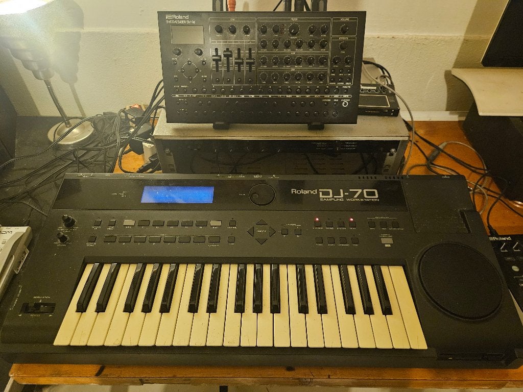 ROLAND DJ70 SAMPLING WORKSTATION, 61 toetsen, Roland, Ophalen of Verzenden, Zo goed als nieuw