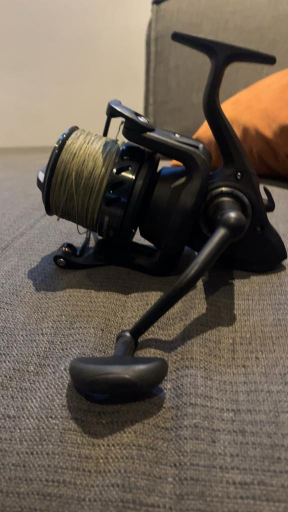 2 karpermolens: Daiwa Black Widow 5500 & Xtractor 6000 FS, Ophalen of Verzenden, Gebruikt, Molen