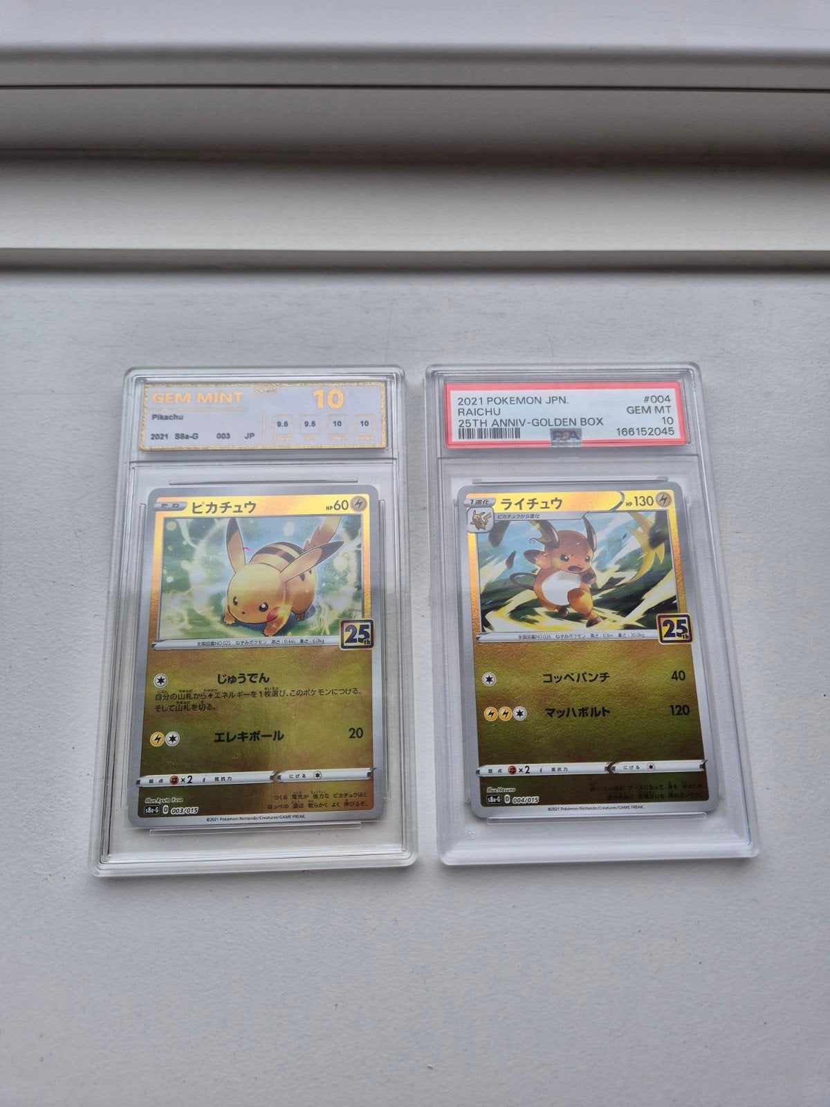 Pikachu & Raichu 25th Anniversary Golden Box - NXR & PSA 10, Ophalen of Verzenden, Zo goed als nieuw, Meerdere kaarten, Foil