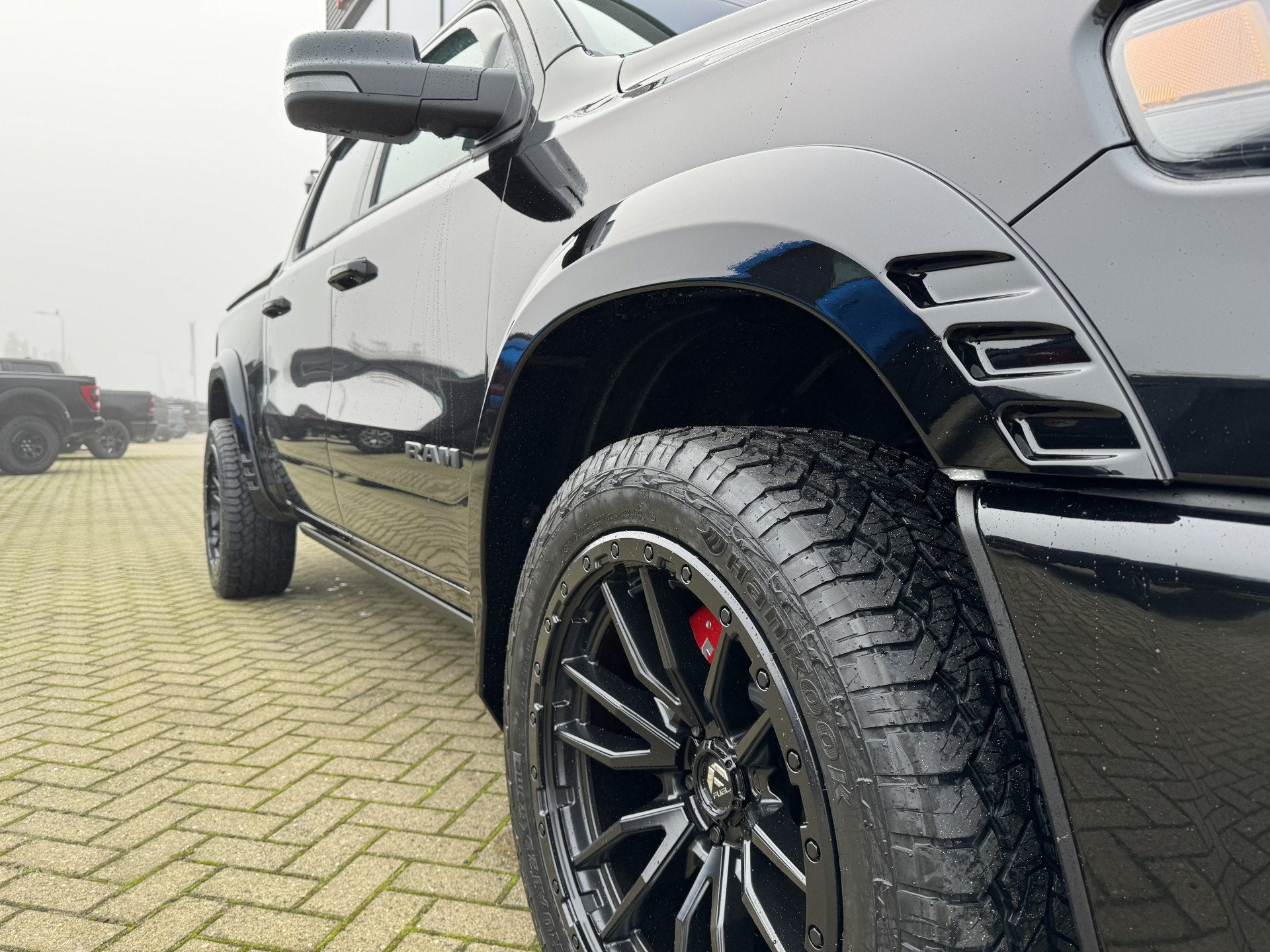 Dodge Ram 1500 Laramie Night Premium Hurricane 3 jaar garant, Automaat, Lichtsensor, Zwart, 426 pk