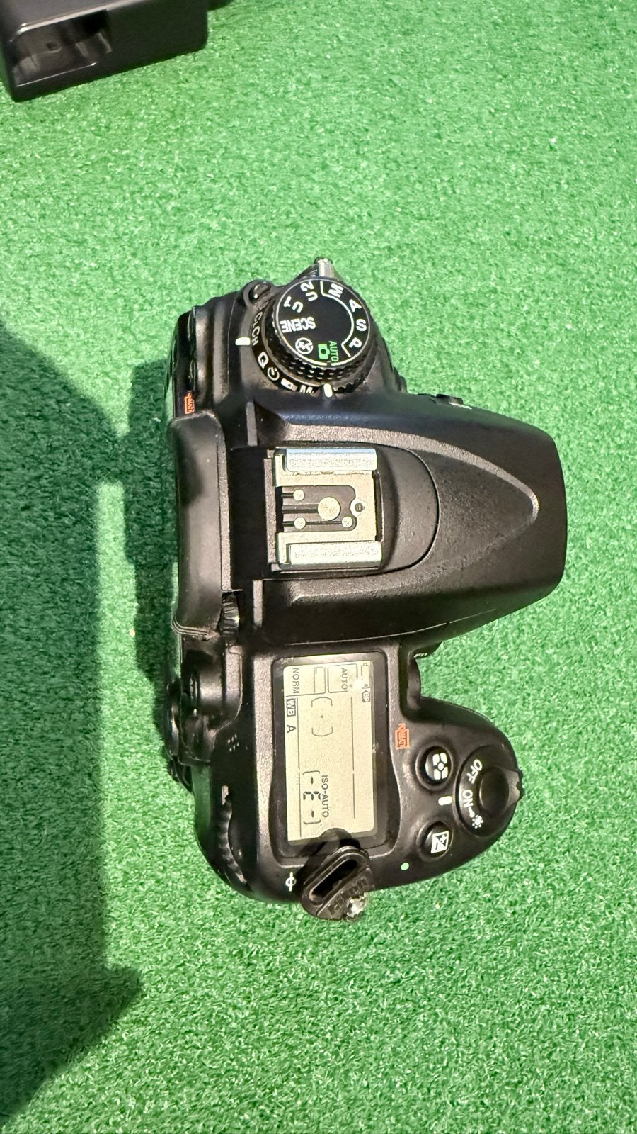 Nikon D7000 met batterijgrip, batterijen en Tamron lens, Gebruikt, Spiegelreflex, Ophalen of Verzenden, Accu