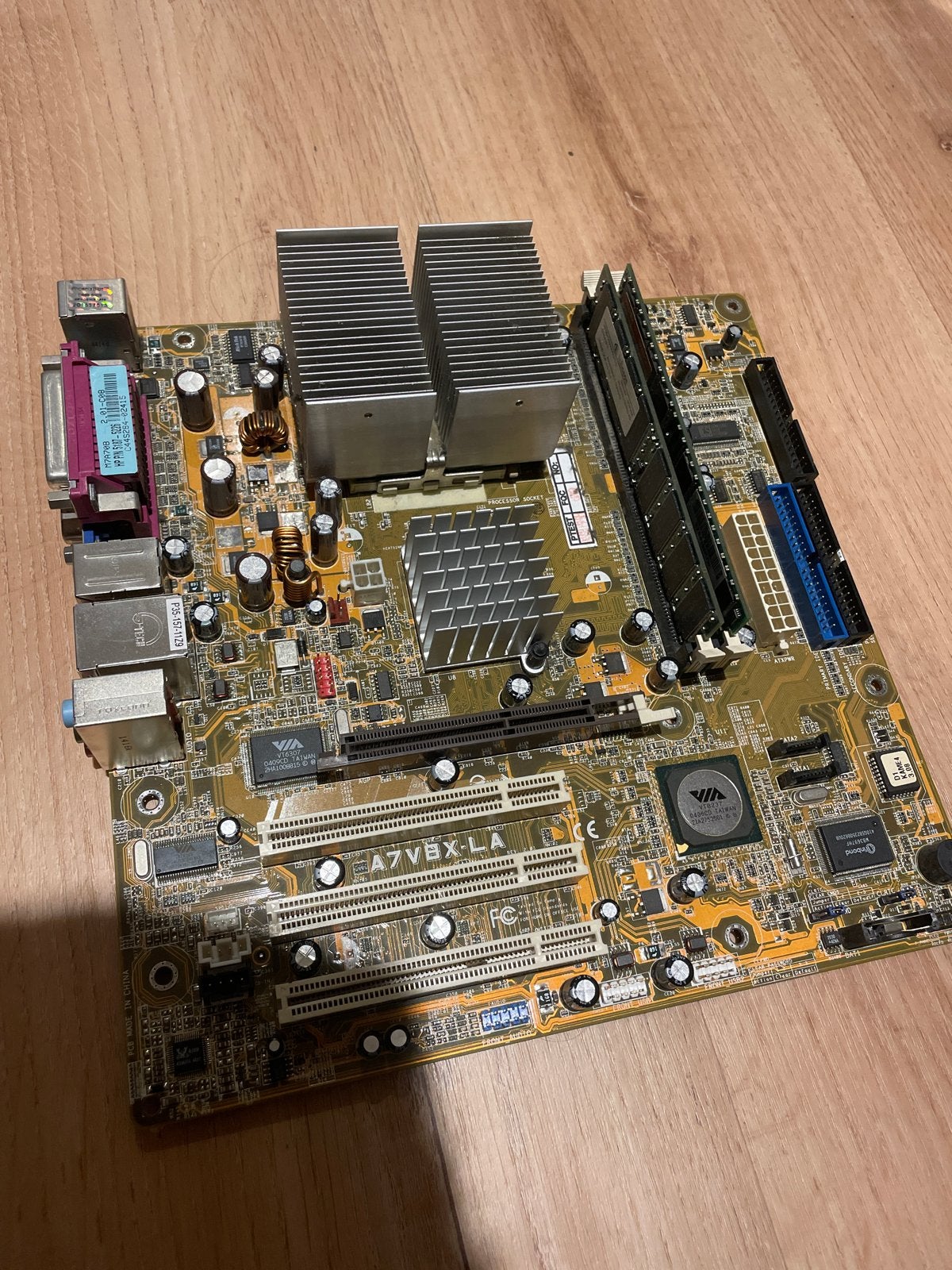 Moederbord met AMD Athlon CPU en DDR RAM, Computers en Software, Ophalen of Verzenden, DDR, Desktop, Gebruikt