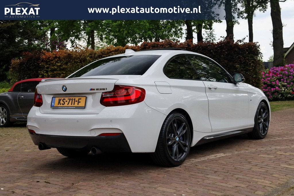 BMW 2-serie Coupé M235i High Executive | M-pakket | Panoram, Auto's, BMW, Achterwielaandrijving, Gebruikt, 327 pk, 4 stoelen