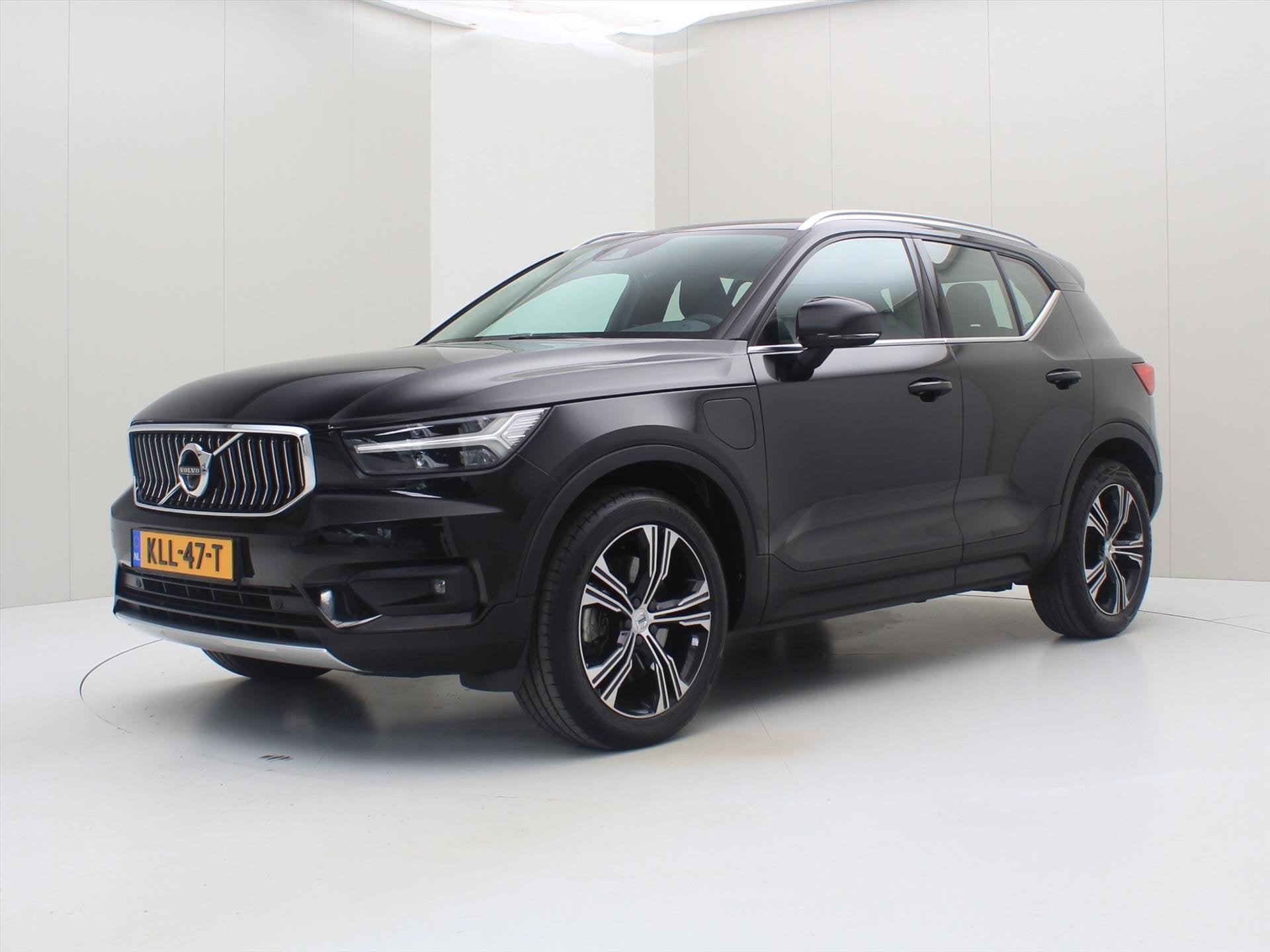 Volvo Xc40 1.5 T4 Recharge 211PK Geartronic Inscription ( TR, Automaat, 1712 kg, Zwart, Leder