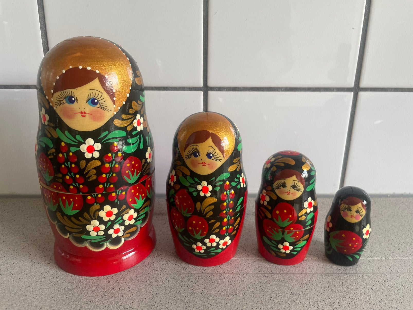 Matroesjka Baboesjka set Rusland met aardbei, Ophalen of Verzenden, Zo goed als nieuw