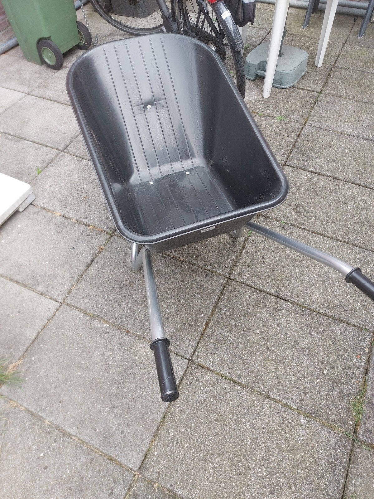 Stevige kruiwagen nog nieuwe slechts een keer gebruikt, Tuin en Terras, Kruiwagens, Ophalen, Zo goed als nieuw, Handmatig, Eenwielig