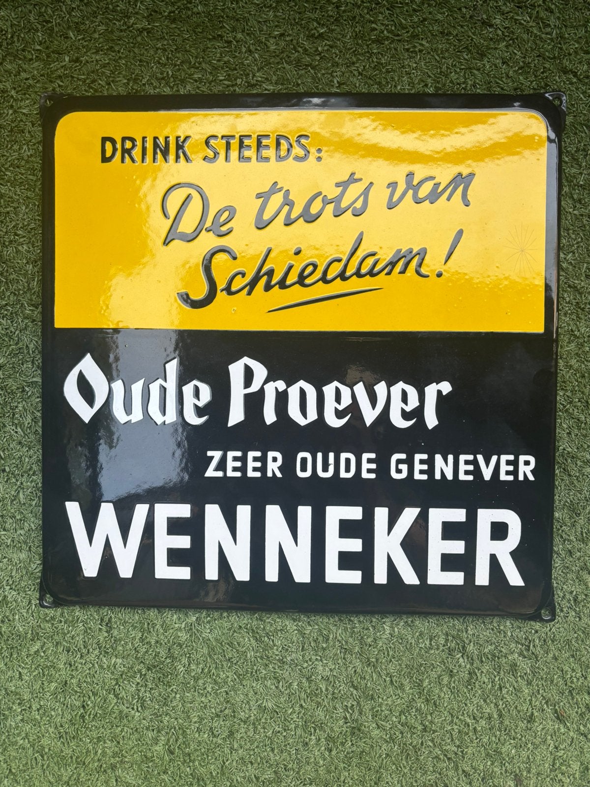 Emaille bord Wenneker jenever uit Schiedam, Verzamelen, Merken en Reclamevoorwerpen, Ophalen of Verzenden, Zo goed als nieuw, Reclamebord