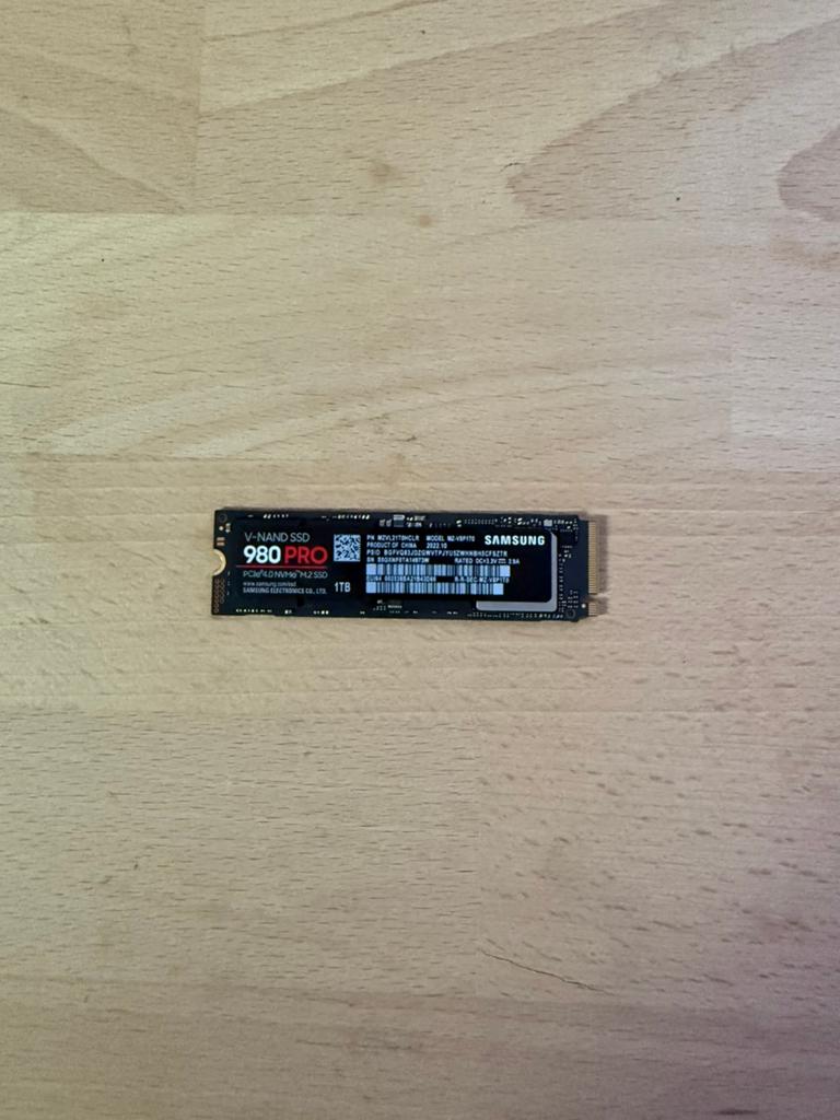 Samsung 980 PRO SSD PCIe 4.0 NVMe M.2 SSD 1TB, Computers en Software, Ophalen of Verzenden, Zo goed als nieuw, Overige aansluitingen