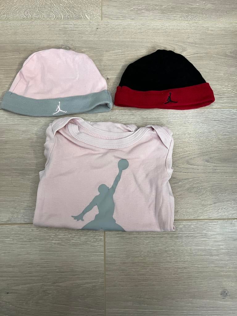 058 - Jordan romper + mutsje roze / meisje (50-56), Nacht- of Onderkleding, Meisje, Ophalen of Verzenden, Zo goed als nieuw