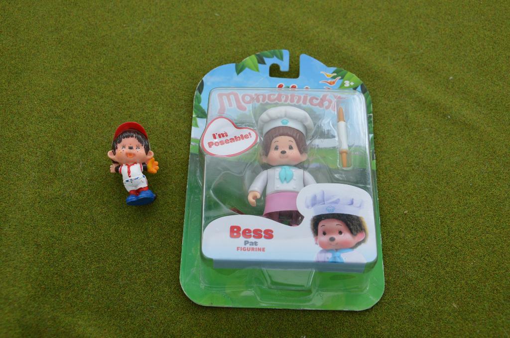 2 Monchhichi poppetjes 1 oude PVC aapje 1979 + 1 in verpakki, Ophalen of Verzenden, Gebruikt