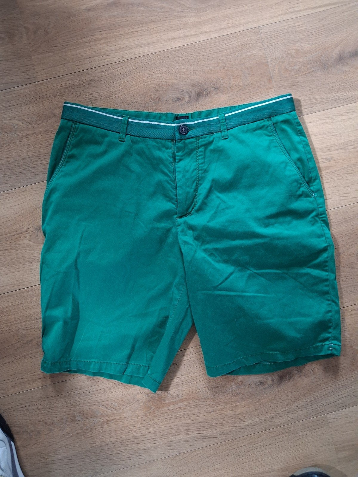 Hugo Boss Groene Chino Shorts - Maat 34, Overige maten, Ophalen of Verzenden, Zo goed als nieuw, Hugo Boss