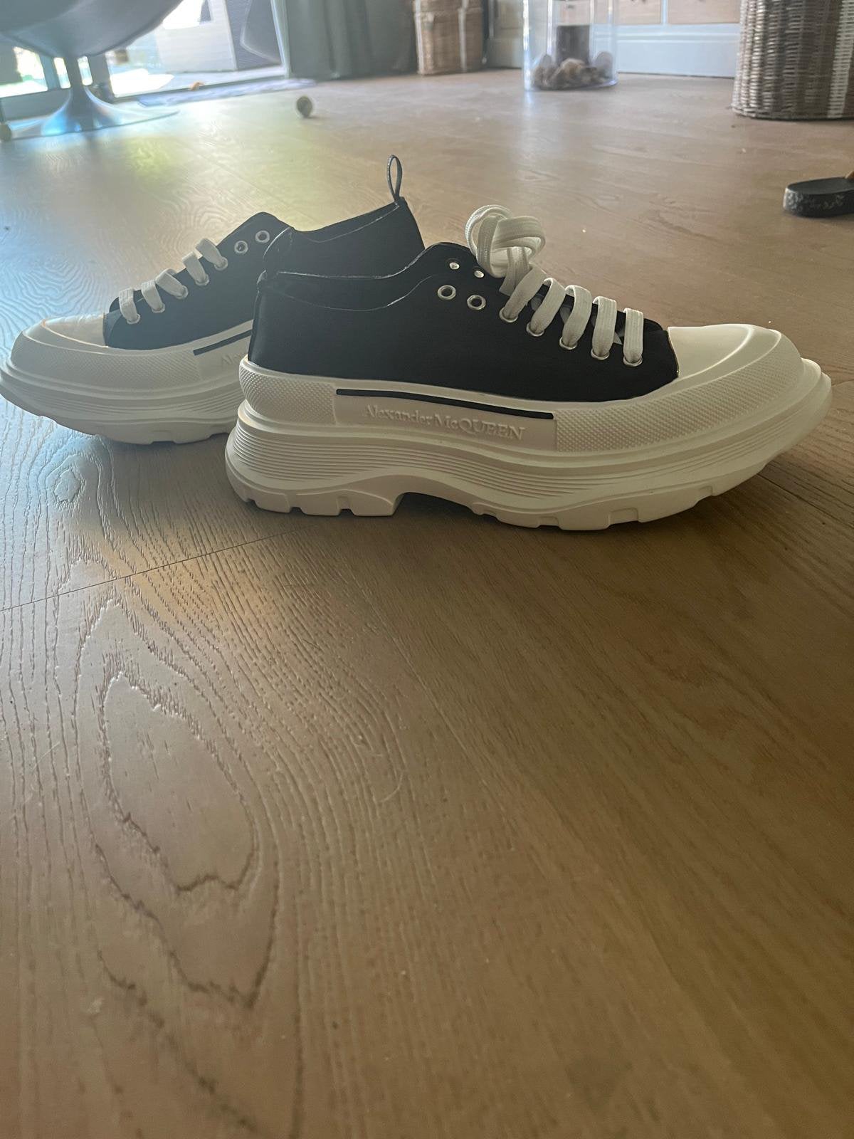 Alexander mcqueen tread slick NIEUW 44, Ophalen of Verzenden, Zo goed als nieuw, Hardloopschoenen, Overige merken