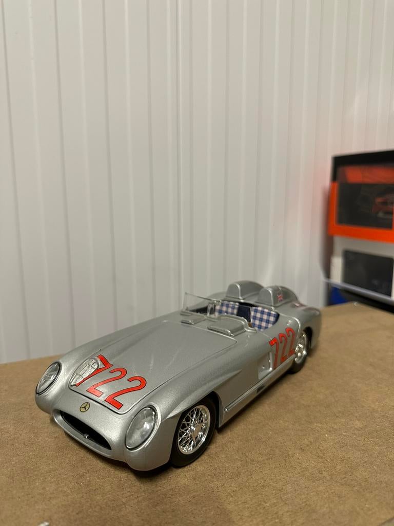 Mercedes-Benz 300 SLR modelauto 1:18 Bburago, Ophalen of Verzenden, Zo goed als nieuw, Auto, Bburago