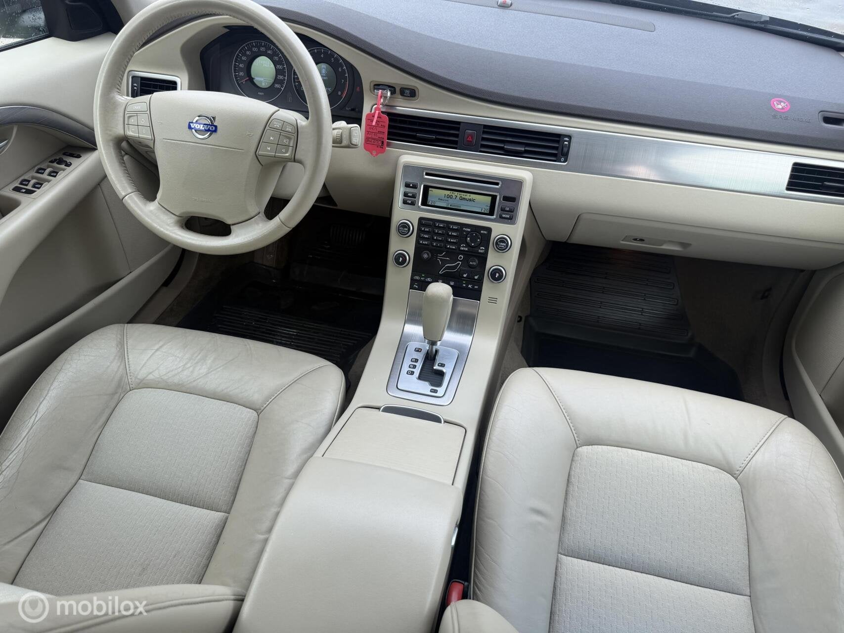 Volvo V70 2.5FT Momentum AUTOMAAT / TREKHAAK, Gebruikt, 1583 kg, 5 cilinders, Voorwielaandrijving