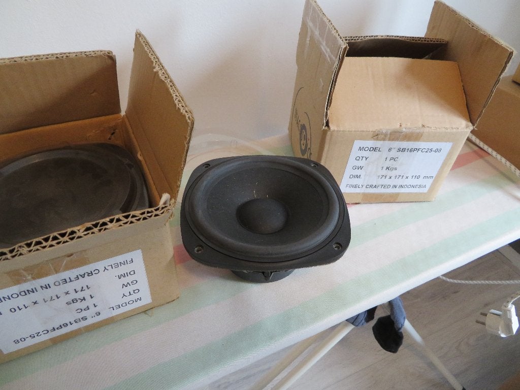 Woofers SB16pdc25-08, Subwoofer, Zo goed als nieuw, 60 tot 120 watt, Ophalen