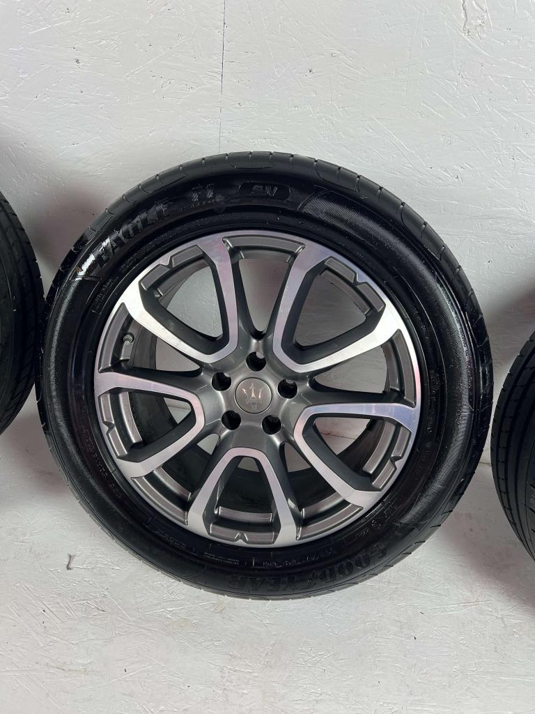 Originele Maserati Levante SUV velgen 19" 5x114.3 zomer M161, Auto-onderdelen, Banden en Velgen, Gebruikt, 265 mm, Banden en Velgen