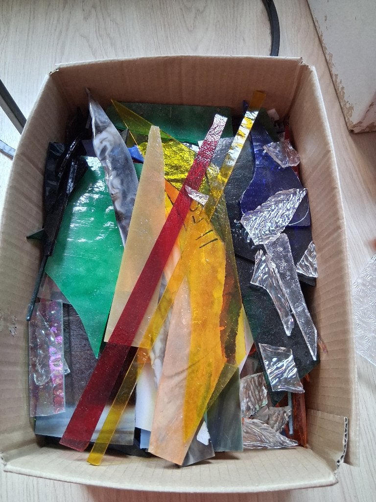 Glas coe 90 doosje vol kleine stukjes, Ophalen