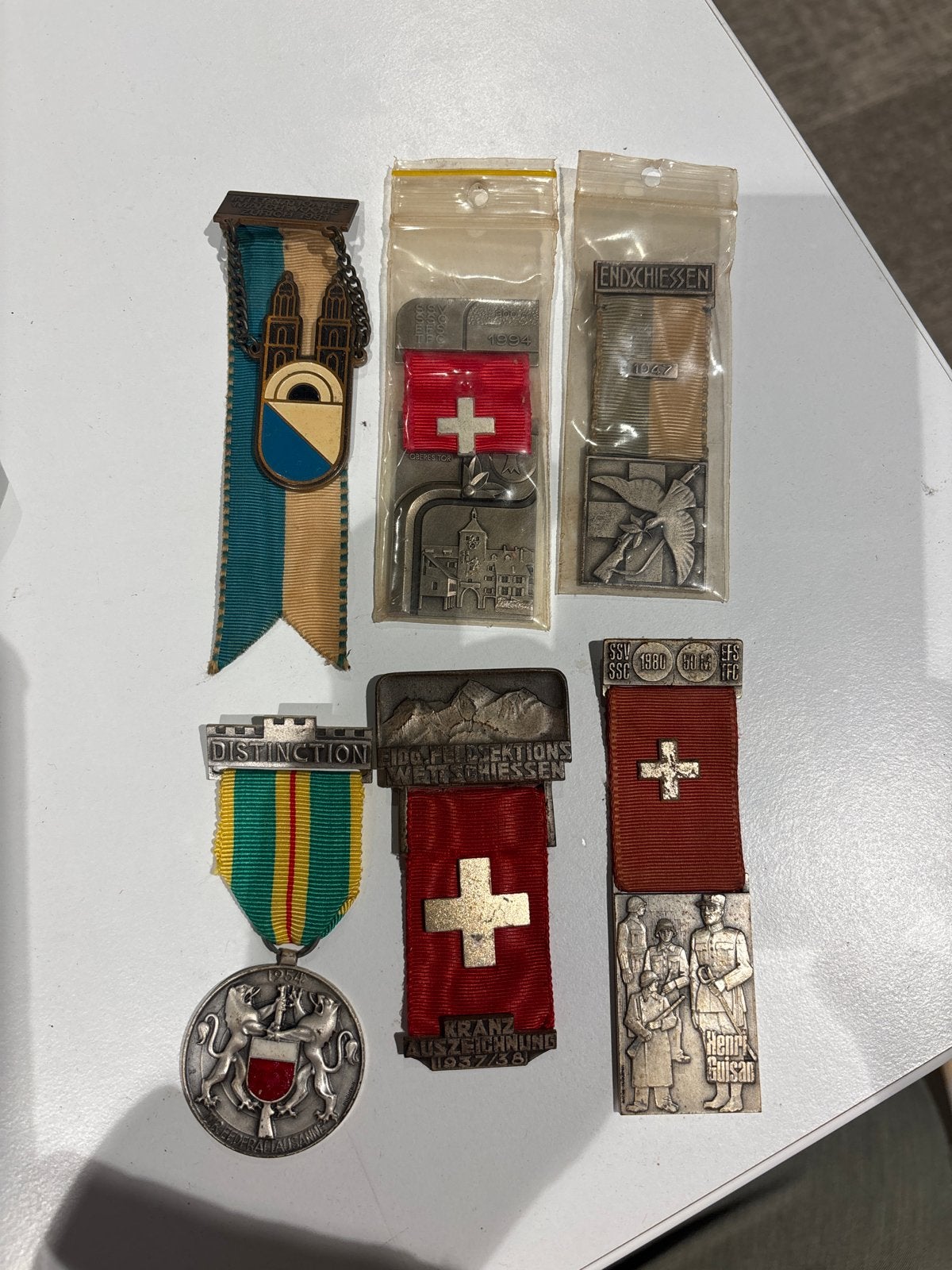 Diverse militaire medailles en onderscheidingen, Verzamelen, Ophalen of Verzenden, Overige soorten, Overige gebieden, Lintje, Medaille of Wings