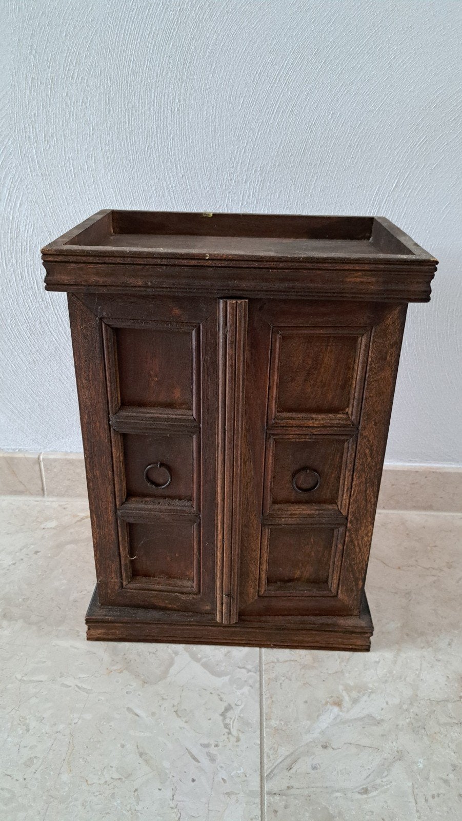 Kastje met twee deurtjes (antiek), Ophalen